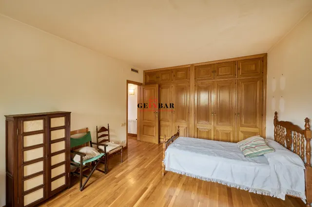 ESPETACULAR CASA EN ZONA EXCLUSIVA Y TRANQUILA CON JARDÍN — 36