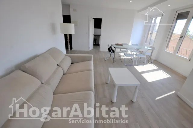 REFORMADO Y AMPLIO CON TERRAZA JUNTO AL AYUNTAMIENTO — 32