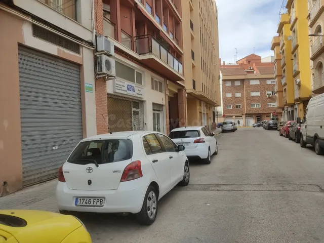 LOCAL COMERCIAL DE 280 M2 DE SUPERFICIE — 2