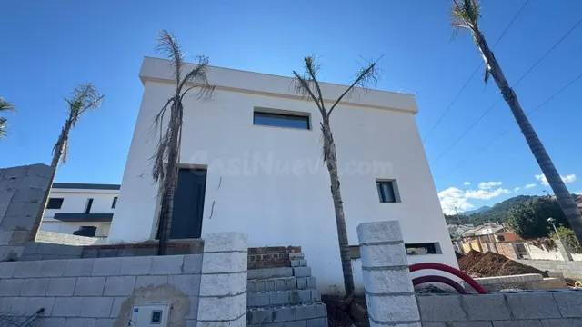 Chalet pareado moderno con piscina privada y semisótano en A - foto 4