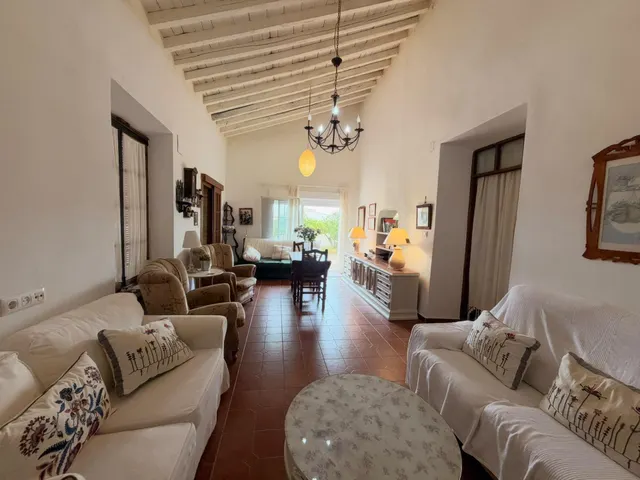 Acogedora casa de planta baja con jardín mediterráneo, patio soleado y gran garaje privado en Las Palas — 23
