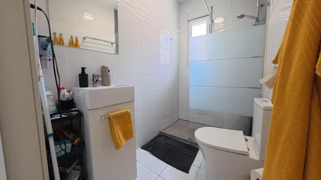 Chalet independiente de 4 habitaciones con piscina divida en dos plantas individuales — 24
