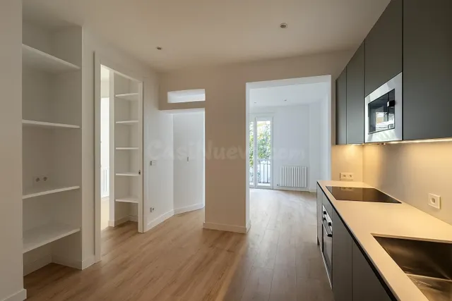 Vivienda reformada a unos pasos de la glorieta de Santa Mari - foto 2