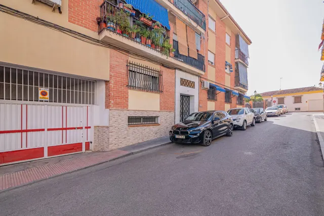 ¡Vive en el Corazón de La Zubia!  Piso Luminoso y Listo para Ti — 26