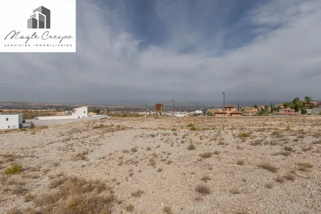 Terreno urbano de 750 m2 en Altos de La Zubia. Parcela 17, manzana M — 26