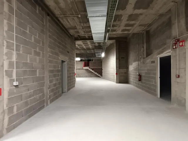 Plaza de parking en alquiler para coche y motos junto a Molinos de calle Industria — 12