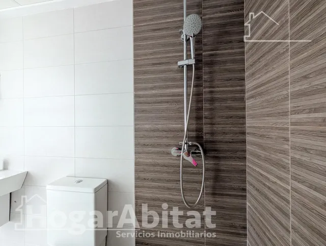 Estrena estilo de vida en este moderno adosado con gran porche, terraza, patio y piscina comunitaria — 26