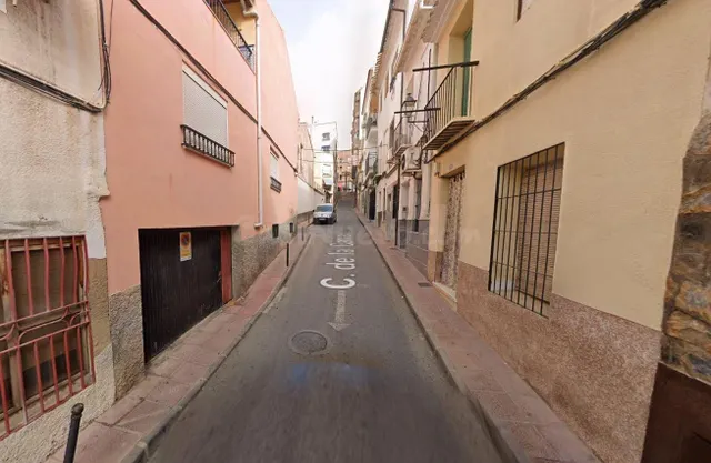 Se vende piso OKUPA en Abarán (Murcia).