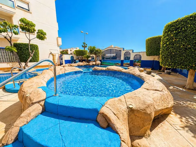 APARTAMENTO EN ORIHUELA COSTA ( CABO ROIG ) - foto 4