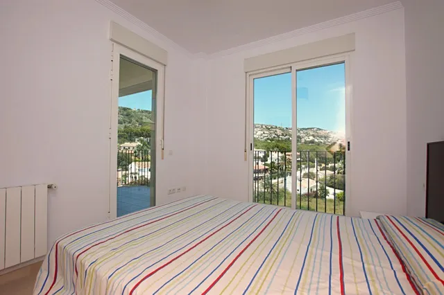 Espacioso apartamento de 3 dormitorios con vistas al mar en Jávea — 9