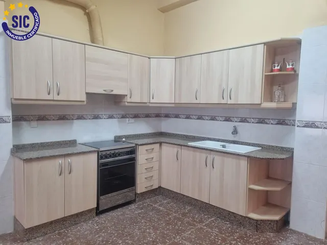 LOCAL COMERCIAL EN PROCESO DE CAMBIO A VIVIENDA CON PLAZA DE GARAJE — 14