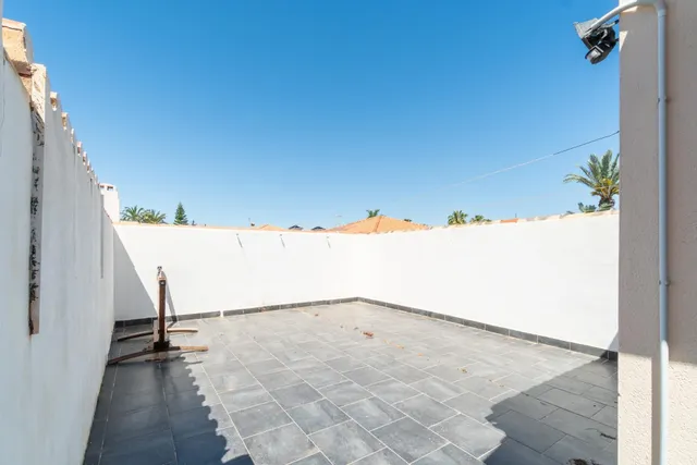 CHALET independiente con piscina privada y parcela de 809 m2 en Torreta Florida — 44