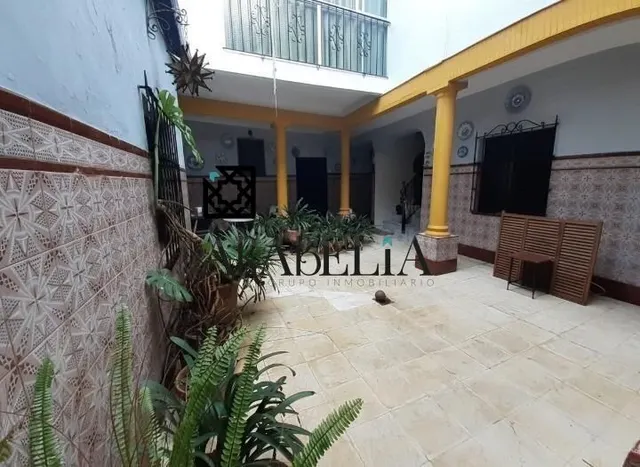 ¡JOYA HISTÓRICA EN ESQUINA! Casa Señorial con Garaje junto a - foto 5