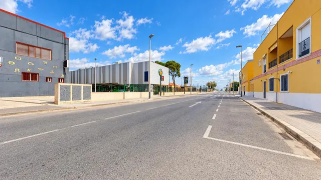 Nave junto a Mercadona en Aspe | Máxima visibilidad y potencial comercial — 7