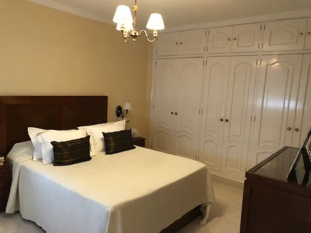 Edificio con piso dúplex y local en planta baja en el centro de Alhaurin de la Torre. — 28