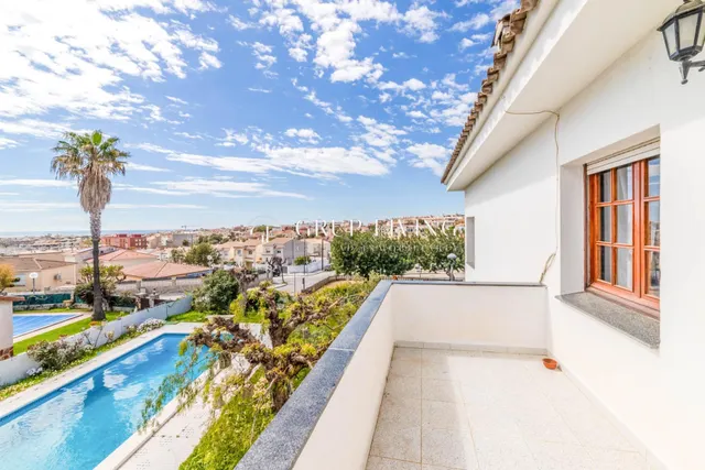 ELEGANTE CASA ESQUINERA DE ESTILO INGLÉS CON VISTAS AL MAR — 24