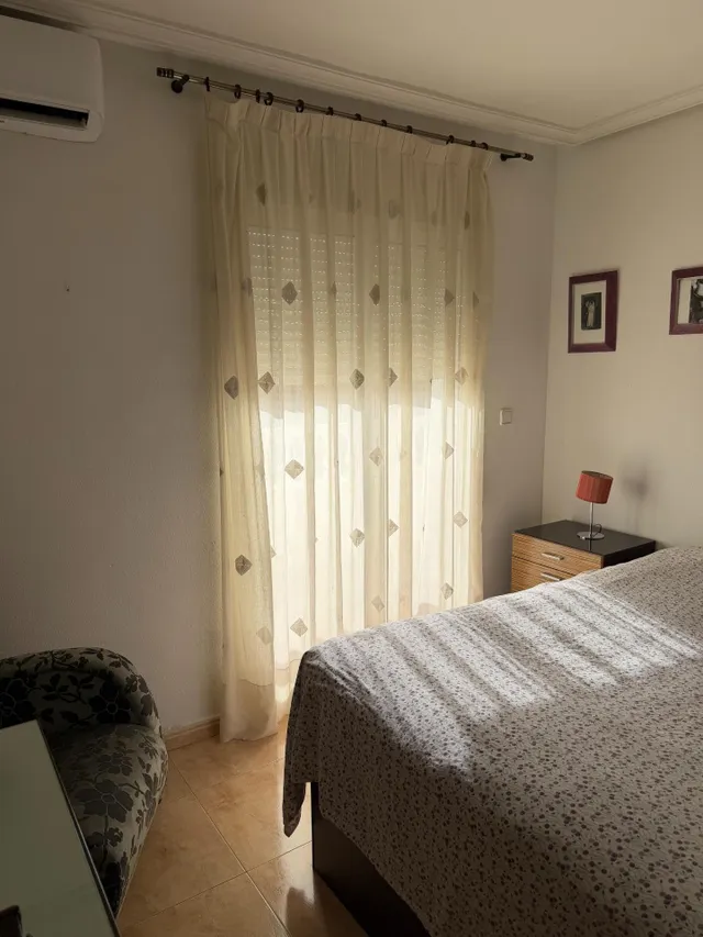 Dúplex familiar con 20 placas solares — 36