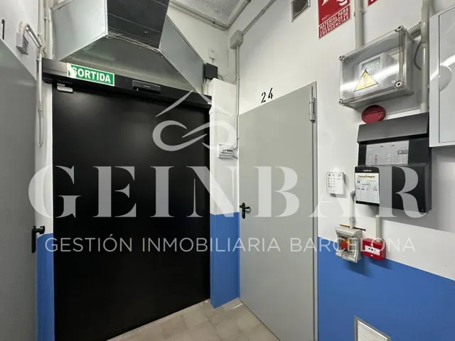 SE ALQUILA TRASTERO DE 4 m2 – ACCESO 24/7 — 8