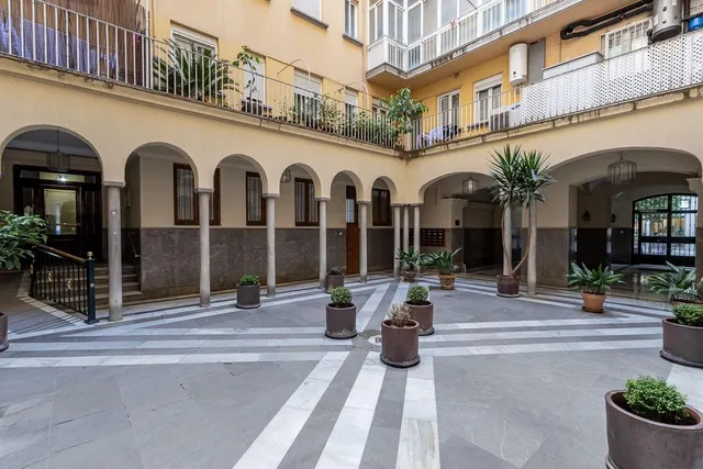 PISO COMPLETAMENTE REFORMADO EN CALLE RECOGIDAS — 41