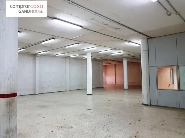 Fantástico Local en Esplugues de Llobregat — 16
