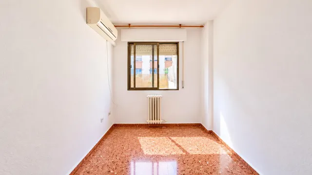 ¡Espectacular apartamento con terraza soleada junto al Helicóptero en Alcázar del Genil! — 9
