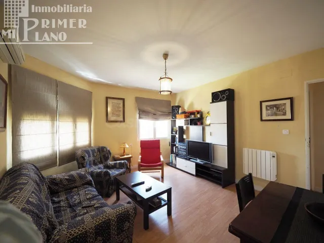 *PISO EXTERIOR, EN ESQUINA, JUNTO A PLAZA DE ESPAÑA* - foto 2