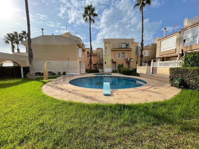 MAGNIFICO CHALET ADOSADO CON PISCINA COMUNITARIA Y VISTAS AL MAS — 30