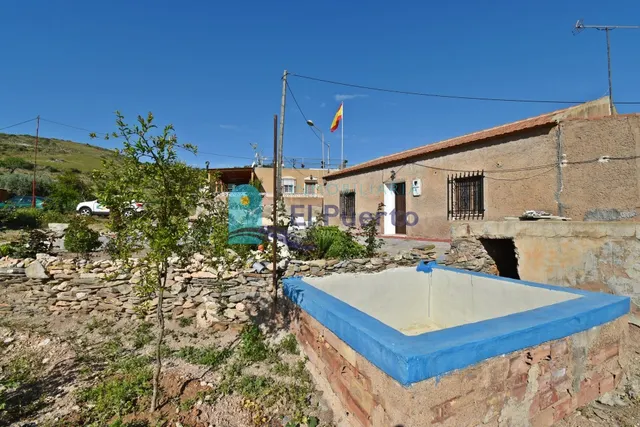 CASA DE CAMPO CON GRAN PARCELA, ÁRBOLES Y ZONA PARA ANIMALES - foto 2