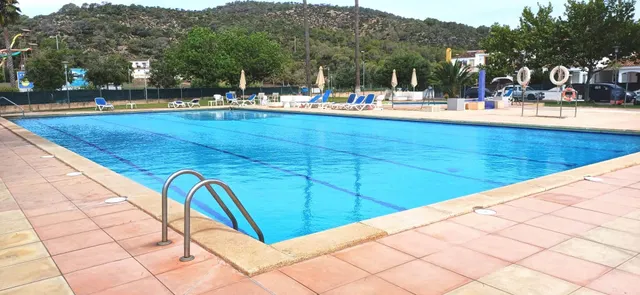 ADOSADO DE 3 habitaciones CON PARKING Y GRAN PISCINA COMUNITARIA CON JARDINES. — 33