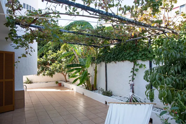 Encantadora vivienda unifamiliar con patio privado, piscina  - foto 3