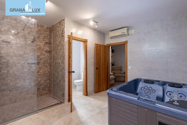 Chalet independiente con pozo propio y placas solares — 14