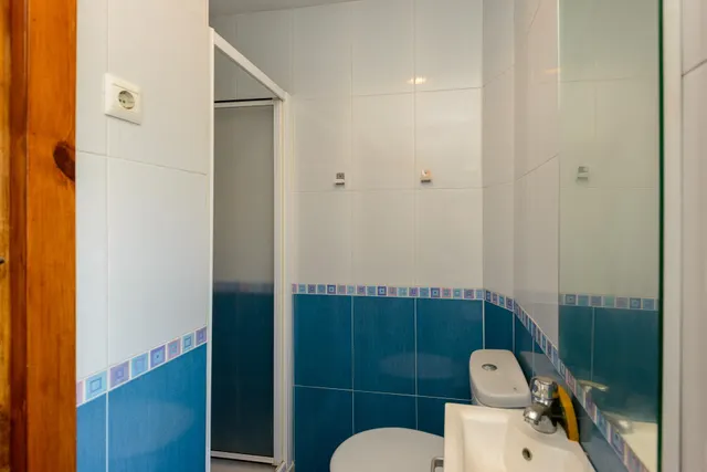 Casa tradicional con tres viviendas y antiguo local hostelero en arroes, Villaviciosa — 49