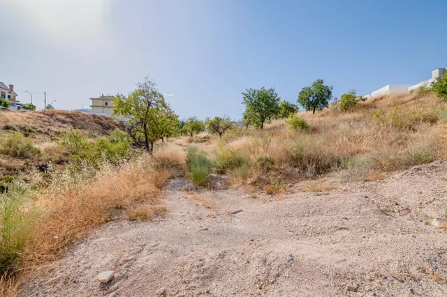 TERRENO EDIFICABLE EN LA ZUBIA — 10