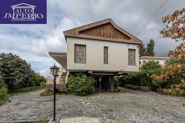 Gran casa con parcela y piscina en Cájar — 30