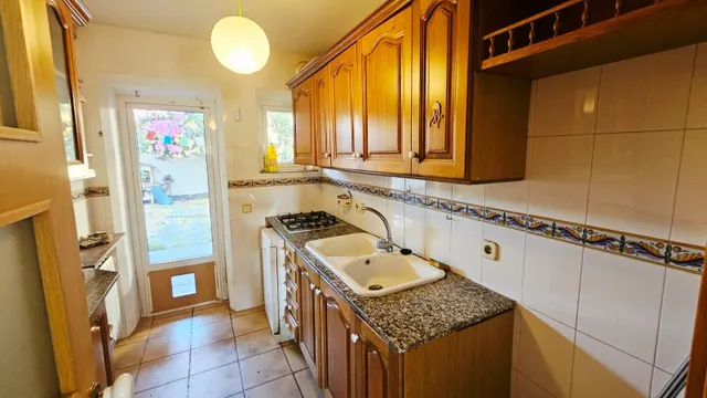 CASA PLANTA BAJA CON 2 VECINOS CON JARDÍN — 9