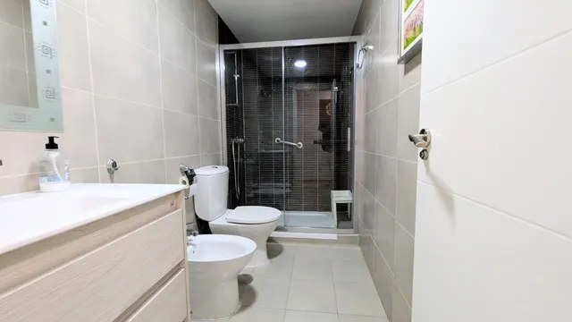 APARTAMENTO EN SEGUNDA LÍNEA DE PLAYA EN FUENGIROLA EN ALQUILER DE ENERO A JUNIO — 9