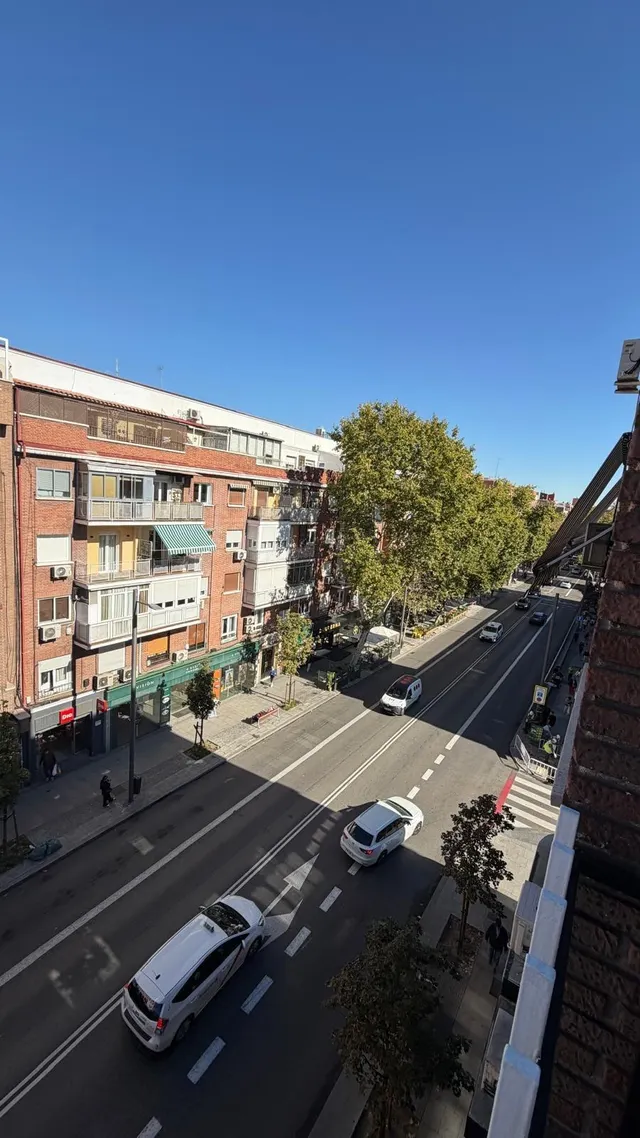 Oportunidad en calle alcala, piso de 3 dormitorios, 2 salones, 2 baños, terraza y ascensor. — 8