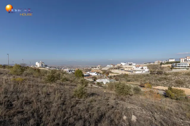 MAGNIFICA PARCELA EN ALTOS DE LA ZUBIA — 2
