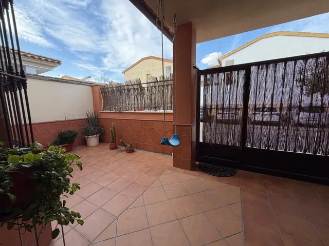 ¡Casa adosada con patio, garaje y sótano en La Victoria, Córdoba! — 49