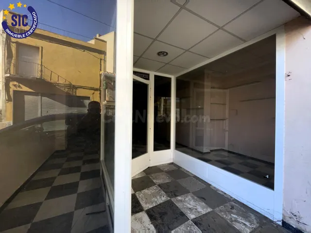 CASA ADOSADA CÉNTRICA CON MUCHAS POSIBILIDADES EN OROPESA DE - foto 3