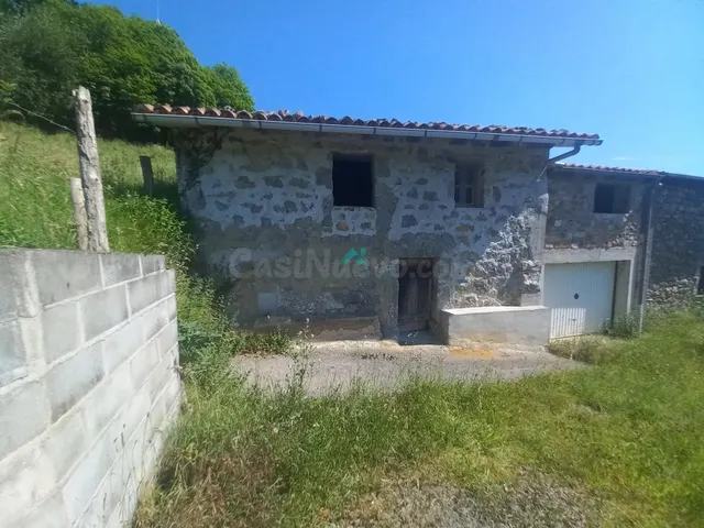 ¡Gran Oportunidad en Bustablado! Dos Casas Pareadas Conectad