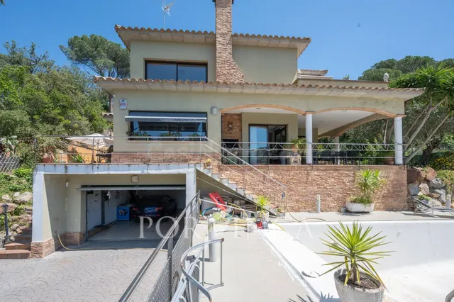 Encantadora villa con piscina y vistas panorámicas en Calong