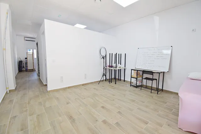 ¡Oportunidad única! Local comercial totalmente reformado en exclusiva — 14