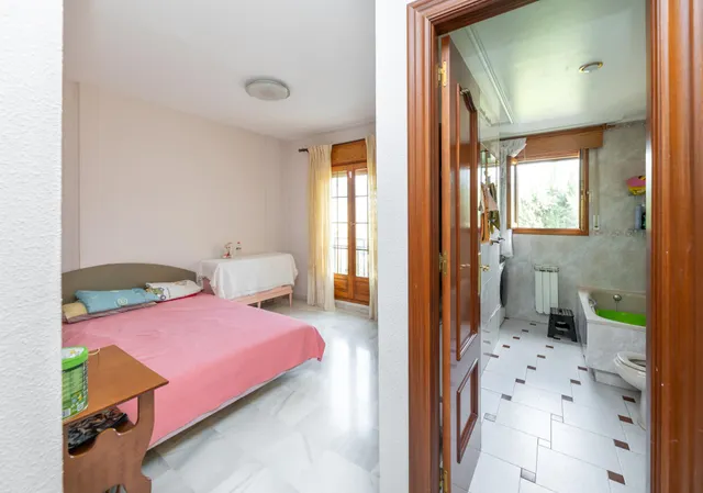 SE VENDE BONITA CASA ADOSADA DE 4 DORMITORIOS CON PISCINA PRIVADA, GARAJE Y GIMNASIO — 16