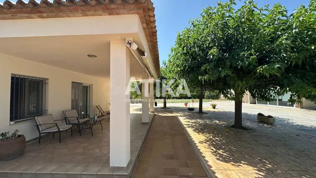 ¡FANTÁSTICO CHALET A LA VENTA EN ONTINYENT! - foto 2