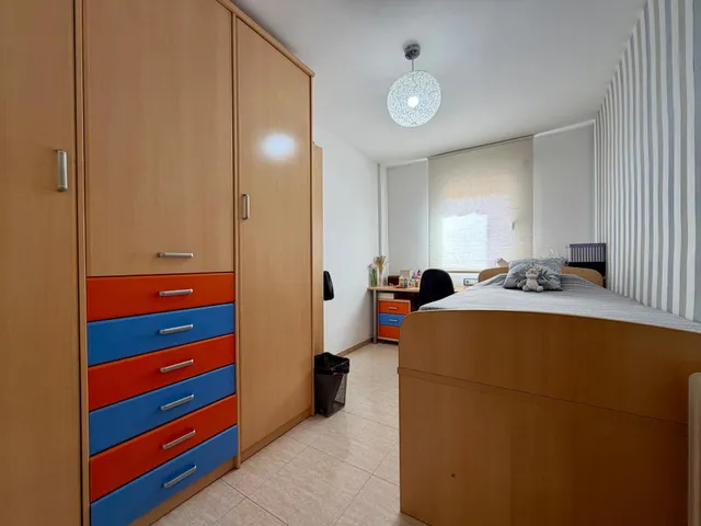 Excelente piso de 4 habitaciones con terraza, plaza de garaje y trastero en Roc Blanc (Terrassa) — 23