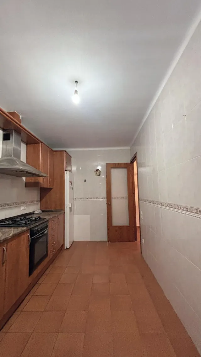 Piso de 4 habitaciones con garaje privado, dos balcones y vistas despejadas en el centro de Deltebre — 17