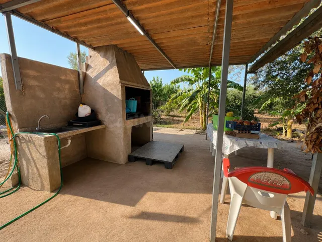 Finca rústica con dos viviendas, piscina y múltiples constru - foto 3