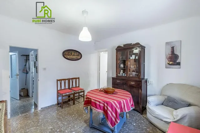 Amplia casa independiente de seis dormitorios a un paso del pantano de los Bermejales — 31