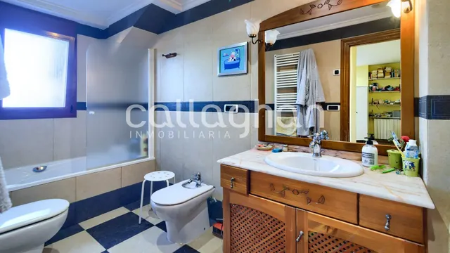 Villa en venta en Playa Almardà — 35
